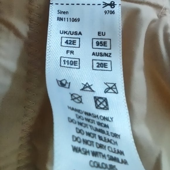 Sculptresse 42E peach Siren bra - Picture 4 of 5